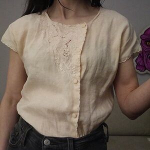 Gorgeous embroidered vintage pale pink / peachy top